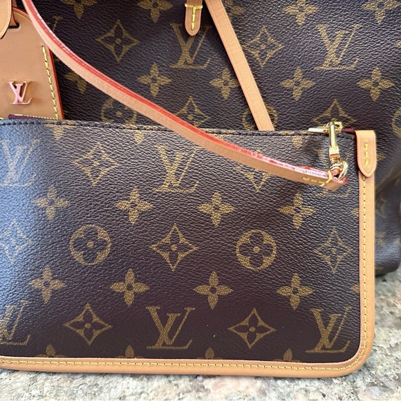 Louis Vuitton CarryAll PM - Picture 16 of 17